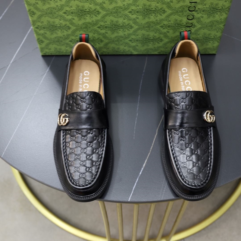 G*u*i leather shoes